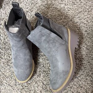 Women's Grey Suede Chelsea Platform Boots